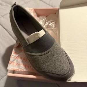 NWT: Easy Spirit Women's Charcoal Loafers
